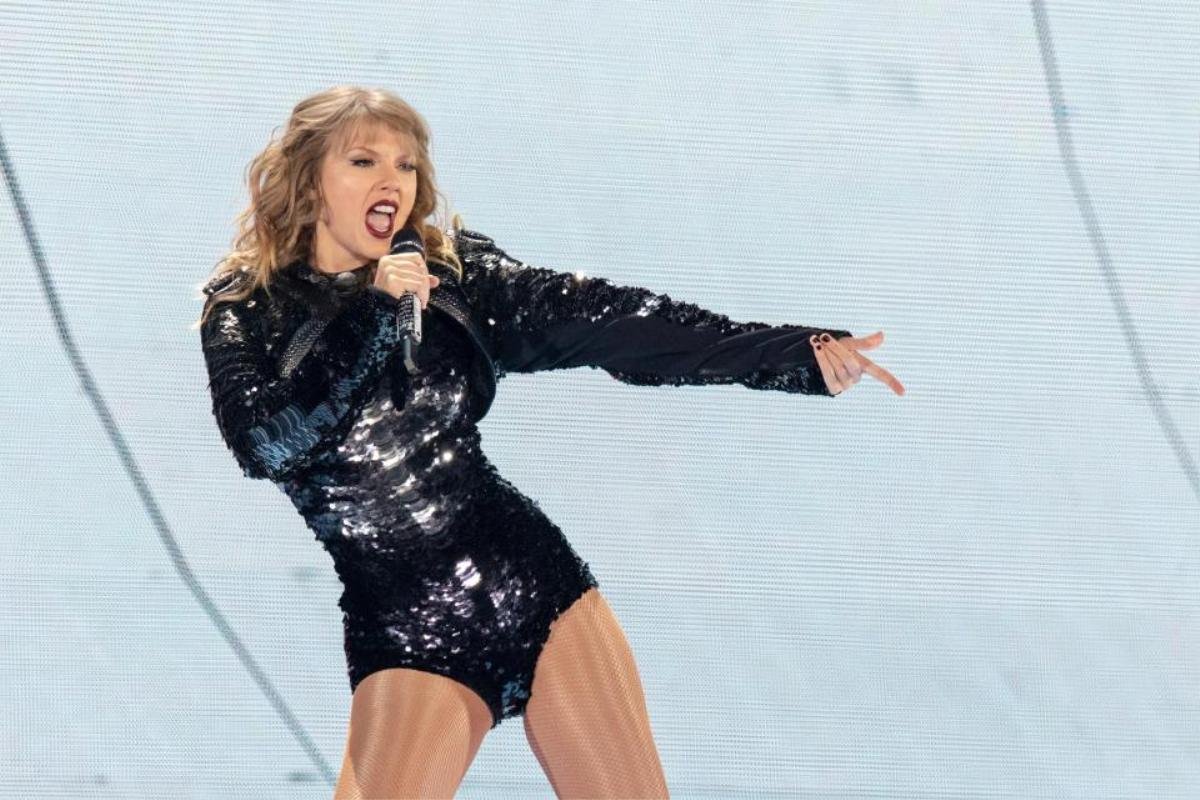 Reputation Tour Manchester: Mạnh miệng là thế ai ngờ Taylor 'bất lực' nhìn 18.000 ghế trống Ảnh 1