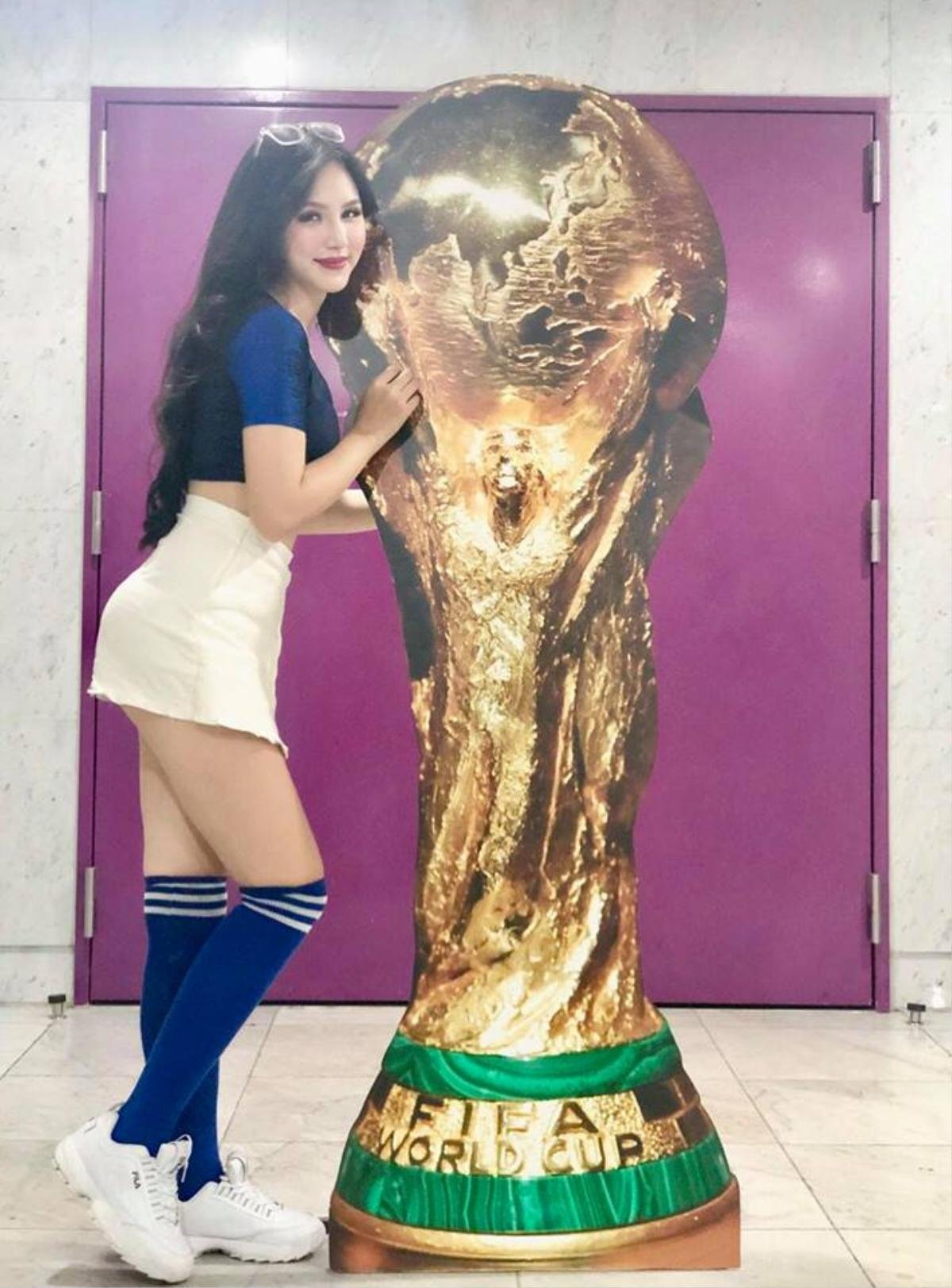 Danh tính hot girl 'tiếp lửa' cho tuyển Pháp ở World Cup 2018 Ảnh 3