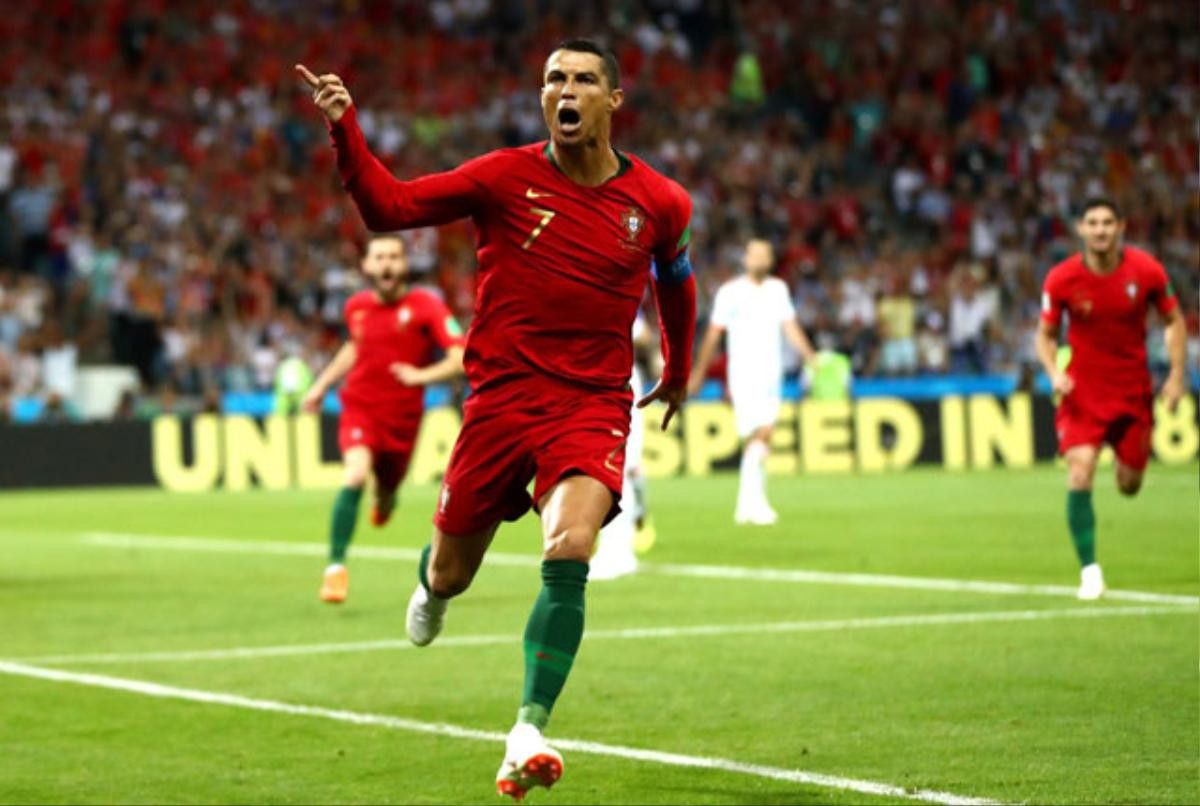 Chứng kiến Ronaldo lập hat-trick, Messi bị 'cóng' sút trượt pennaty? Ảnh 3