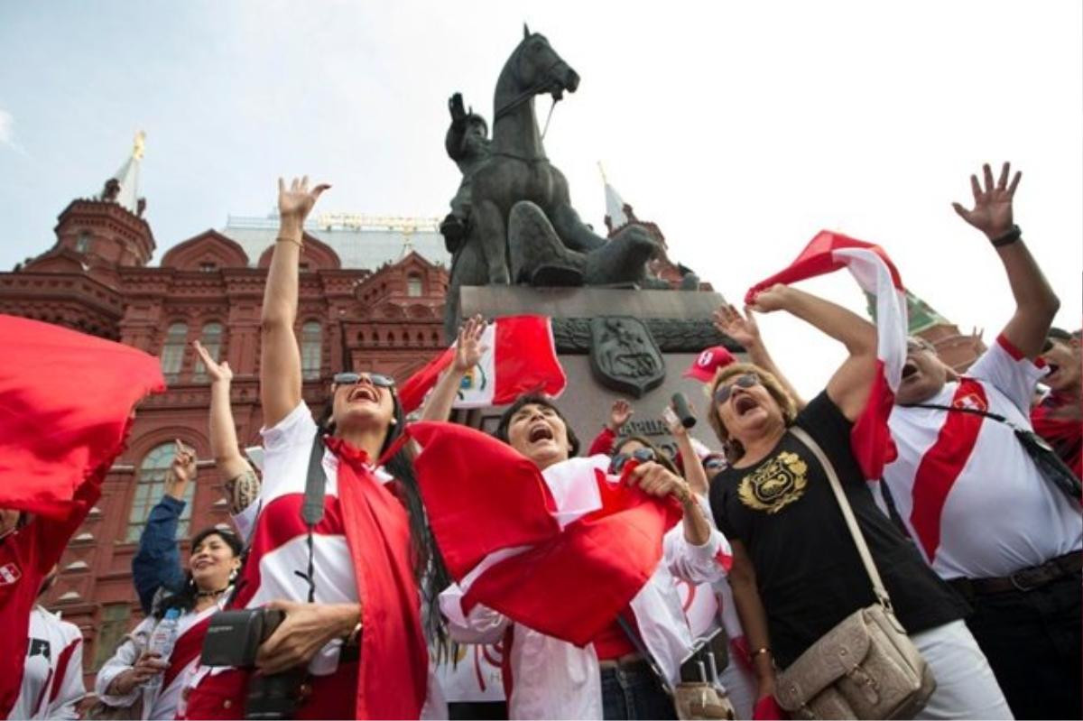 Fan 'cuồng' World Cup cố tăng cân để có vé VIP, ăn bánh quy qua ngày hay sẵn sàng bỏ việc Ảnh 2