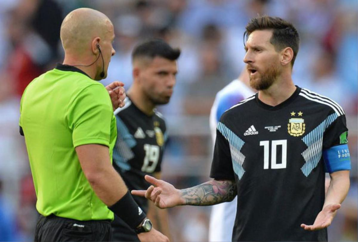 Trọng tài ‘phá bĩnh’ trận đấu giữa Argentina và Iceland vì không cần VAR Ảnh 3