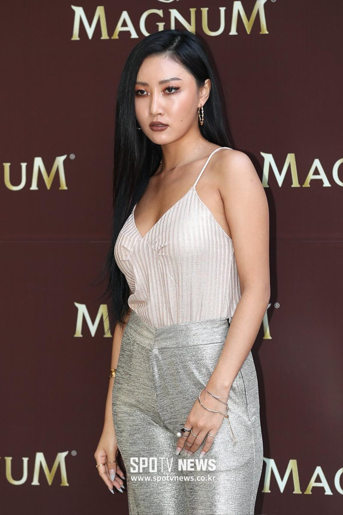 BXH thương hiệu thành viên girlgroup: Hwasa (Mamamoo) vượt dàn mỹ nhân nhờ… khoe mặt mộc và ăn lòng nướng Ảnh 1