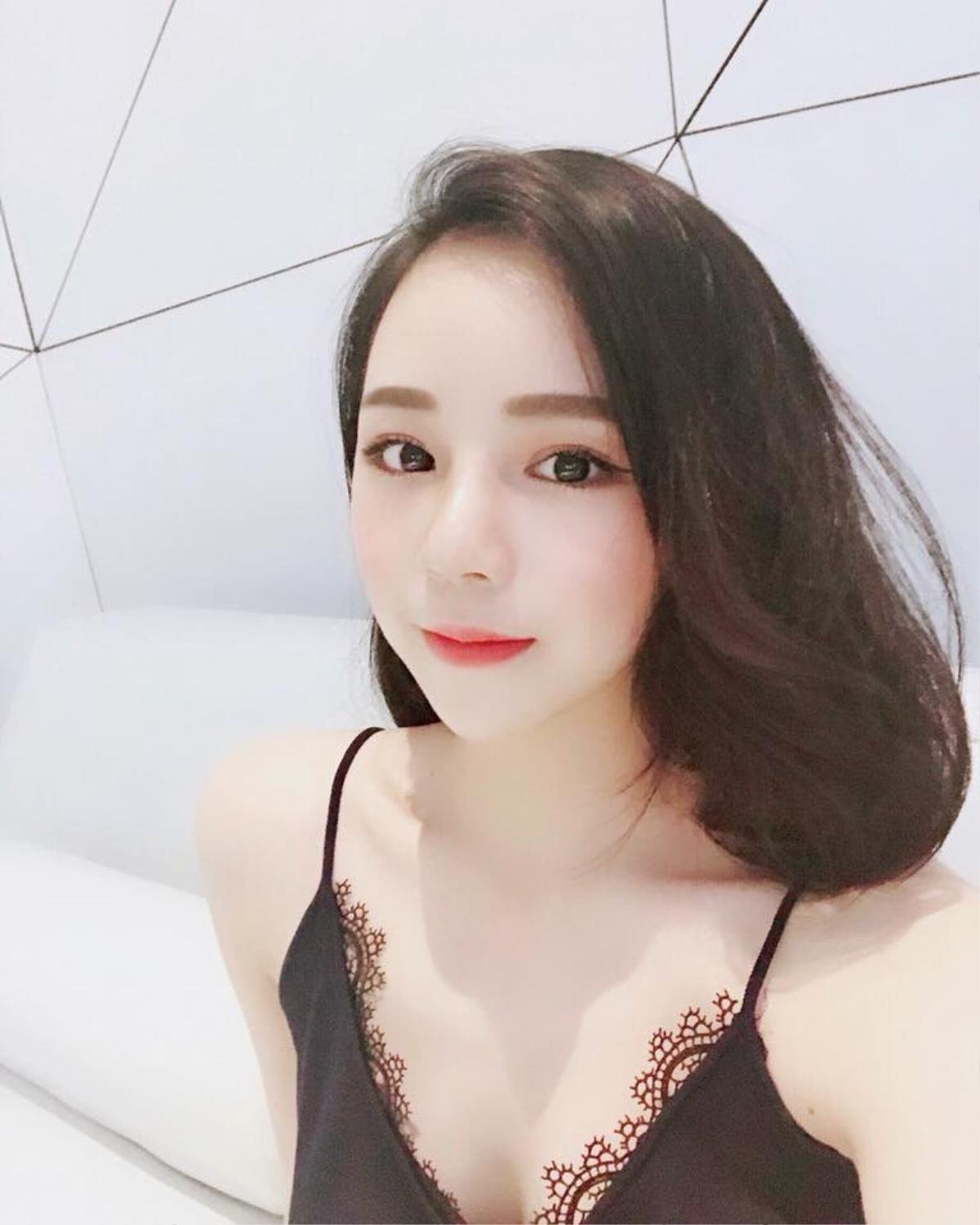 Hot girl ngủ gật tiết lộ bí kíp vừa ôn thi THPT Quốc gia vừa cổ vũ World Cup nhưng vẫn giữ được sắc vóc xinh lung linh Ảnh 9