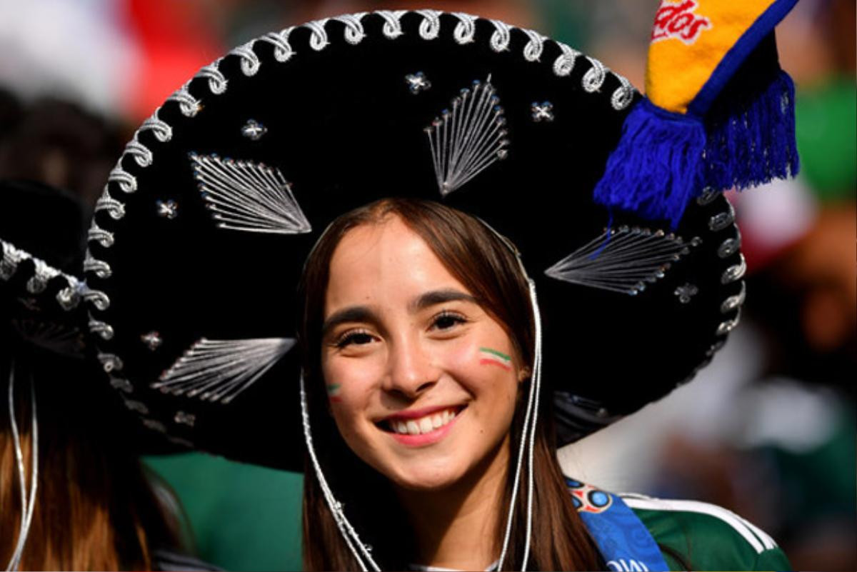 Ngắm nhan sắc khó cưỡng của dàn fan nữ tuyển Đức và Mexico Ảnh 7