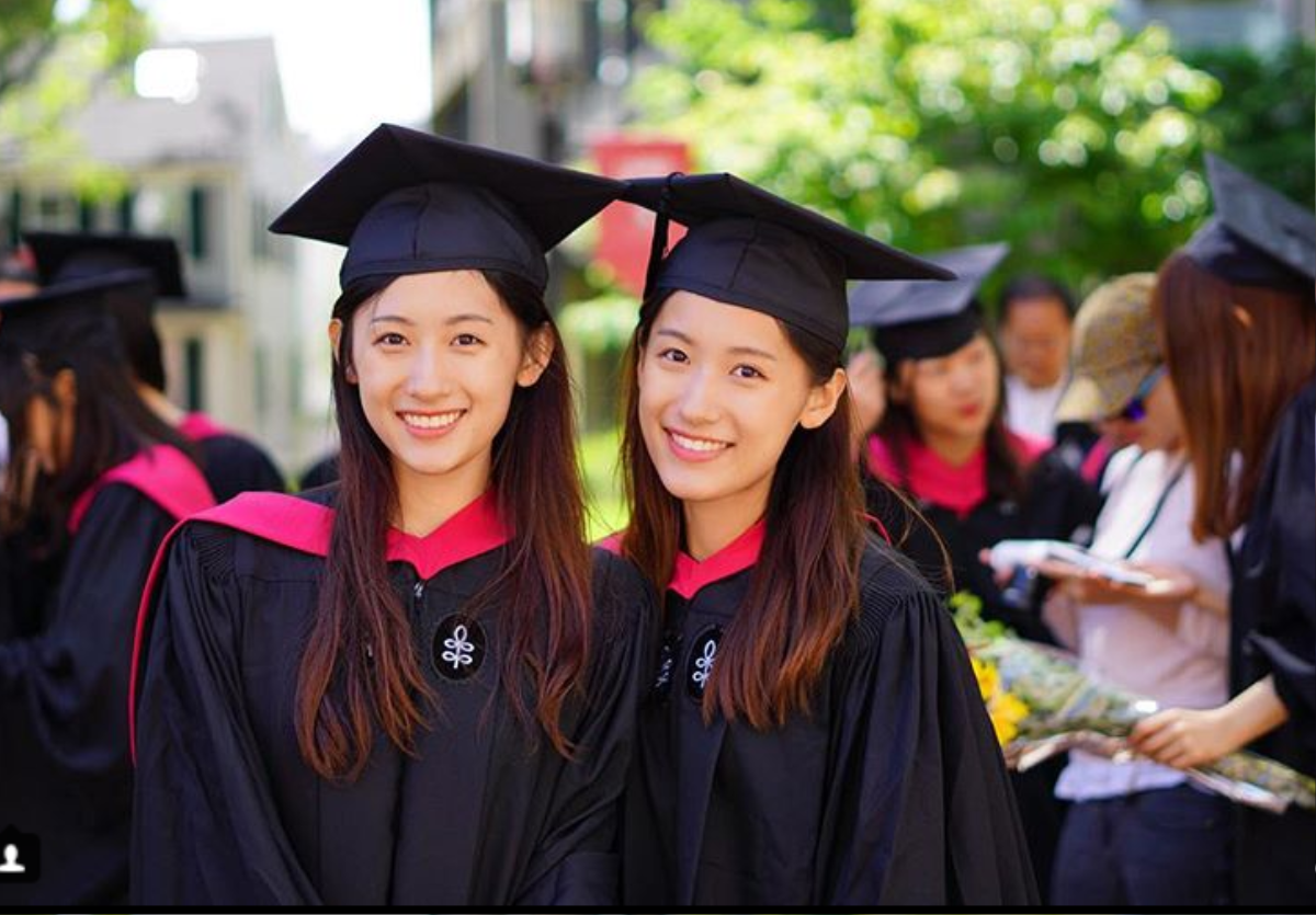 Xinh như hotgirl lại tốt nghiệp thạc sĩ Harvard chỉ trong 1 năm, cặp chị em sinh đôi này đang khiến hàng triệu người ngưỡng mộ Ảnh 1