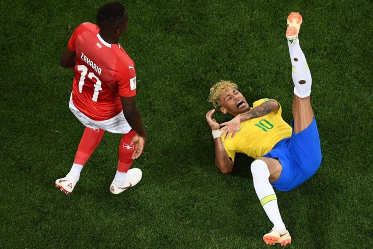 Dính 10 phát 'chém', Neymar khiến trái tim CĐV rớm máu Ảnh 1