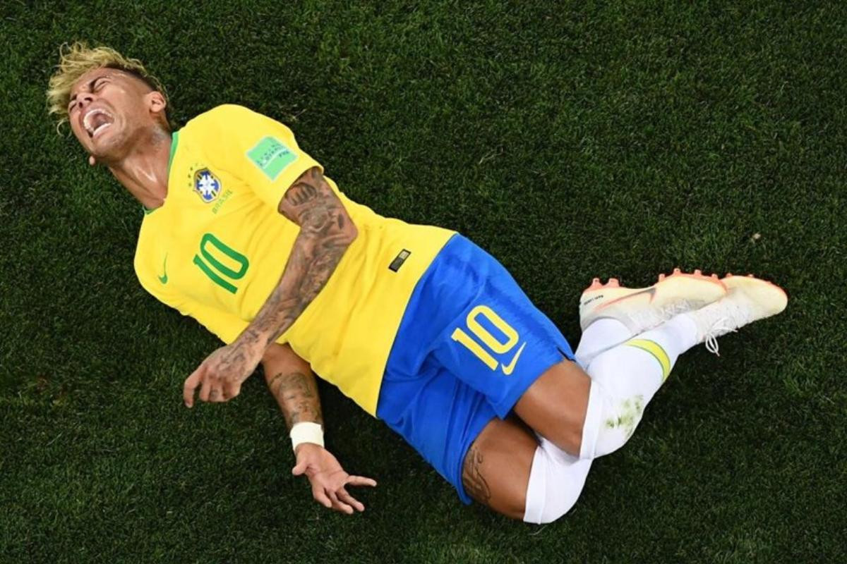 Dính 10 phát 'chém', Neymar khiến trái tim CĐV rớm máu Ảnh 8