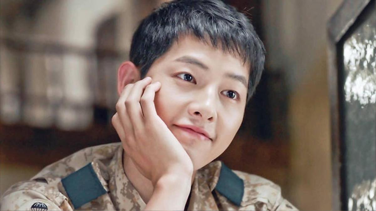 Sau đám cưới, Song Joong Ki lần đầu trở lại màn ảnh rộng, tái hợp với đạo diễn 'Cậu bé người sói' Ảnh 1