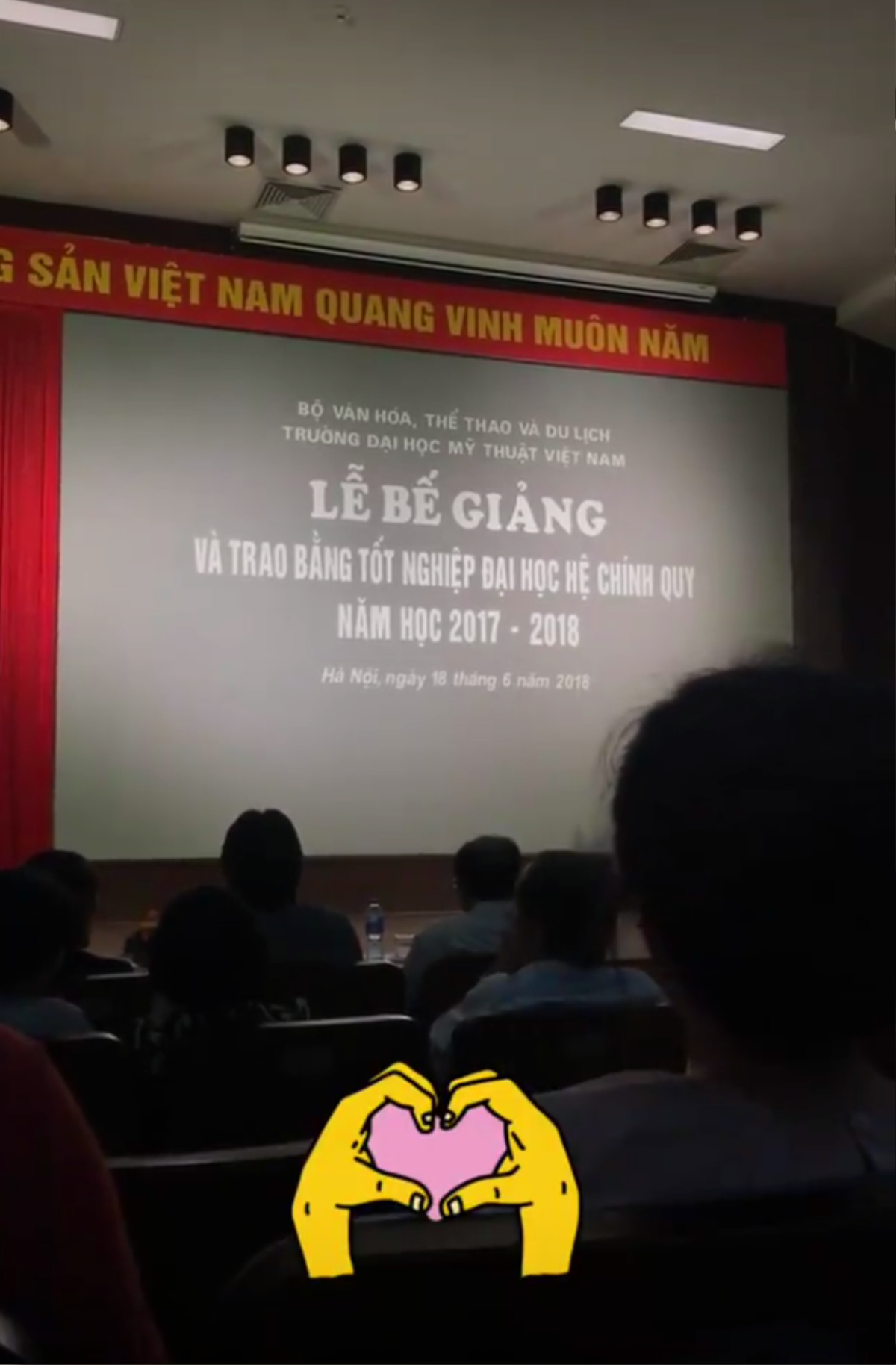 Vợ chồng Tùng Sơn và Trang Lou khoe ảnh cùng nhau khoác áo cử nhân, tốt nghiệp ĐH Mỹ Thuật Ảnh 4