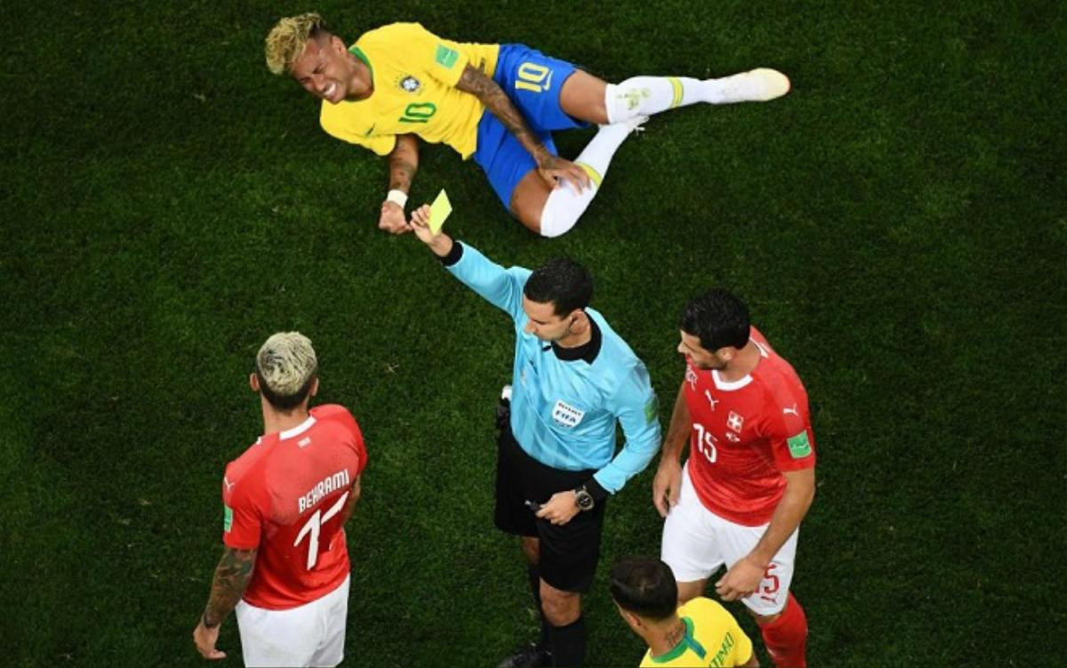 Nóng: Neymar có nguy cơ sớm chia tay World Cup vì dính nhiều đòn trước Thụy Sĩ Ảnh 1