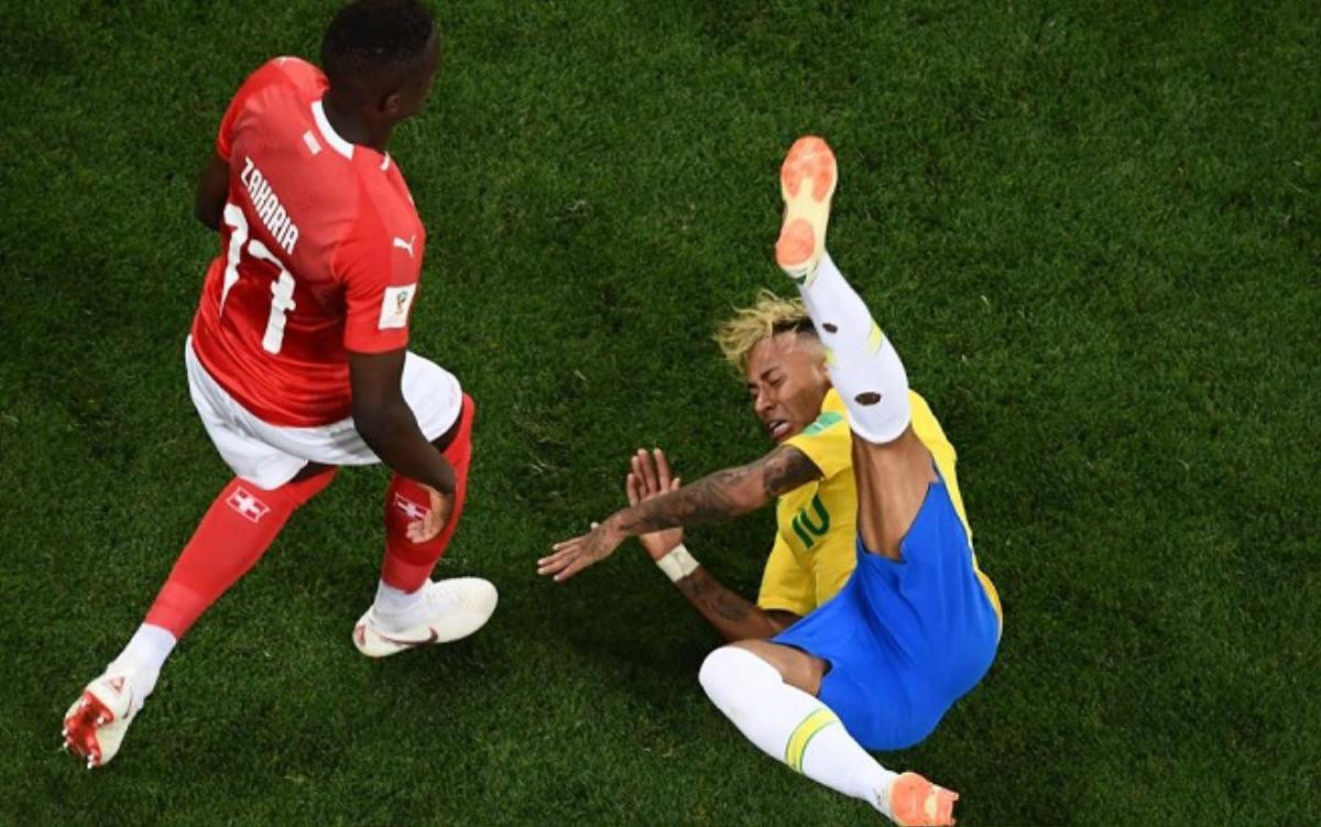 Nóng: Neymar có nguy cơ sớm chia tay World Cup vì dính nhiều đòn trước Thụy Sĩ Ảnh 3