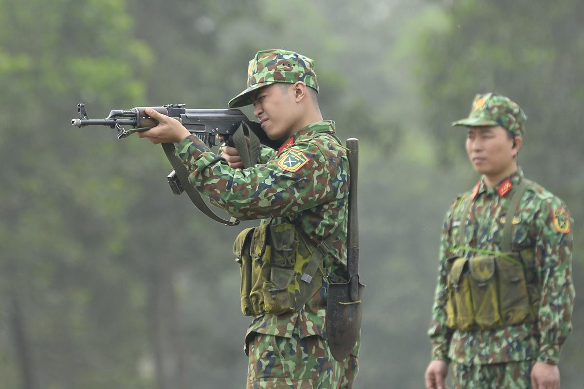 Sao nhập ngũ: 'Cười xỉu' khi Gin Tuấn Kiệt đã 'hi sinh' mà Hoàng Tôn vẫn nhiệt tình cứu chữa Ảnh 4