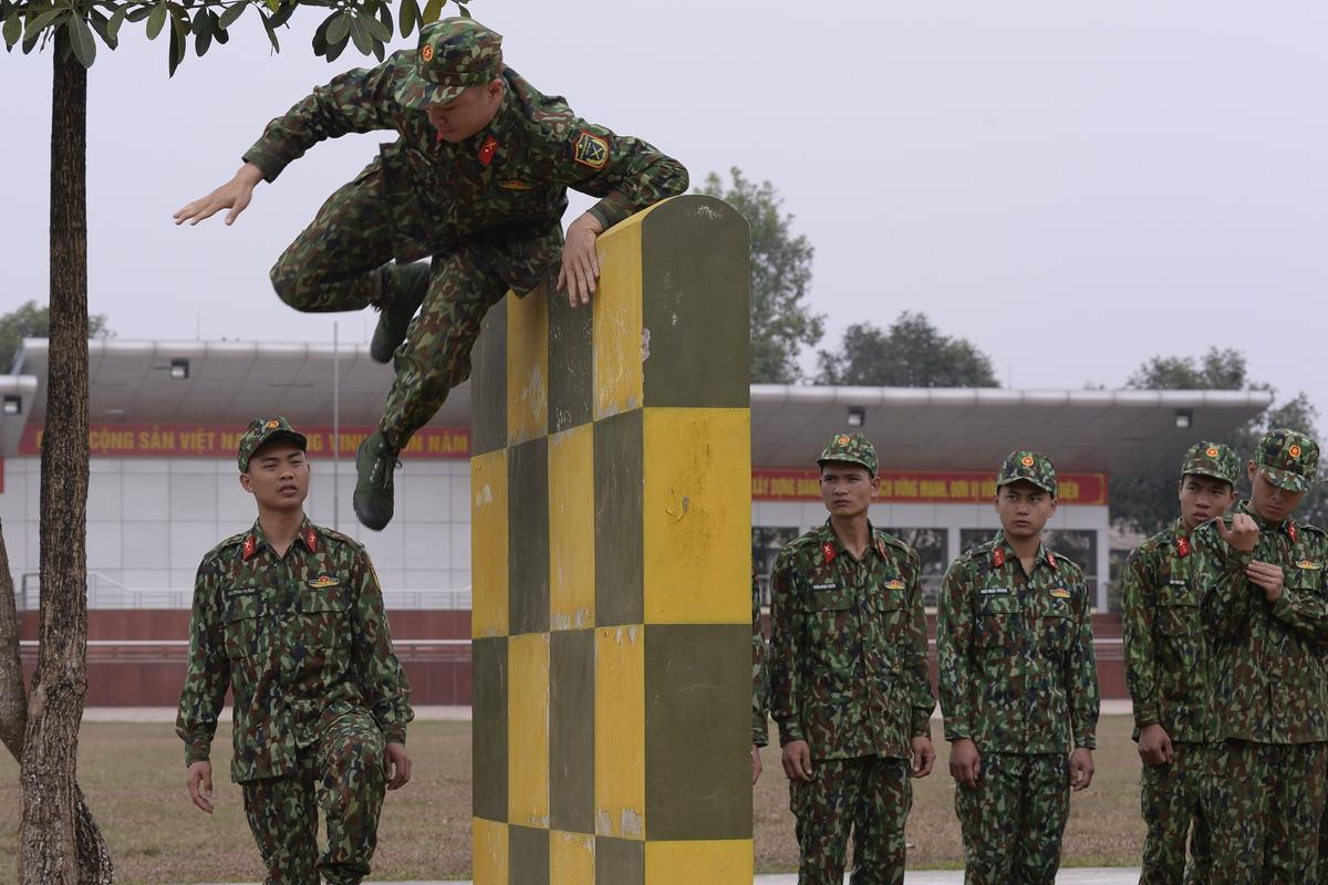 Sao nhập ngũ: 'Cười xỉu' khi Gin Tuấn Kiệt đã 'hi sinh' mà Hoàng Tôn vẫn nhiệt tình cứu chữa Ảnh 5