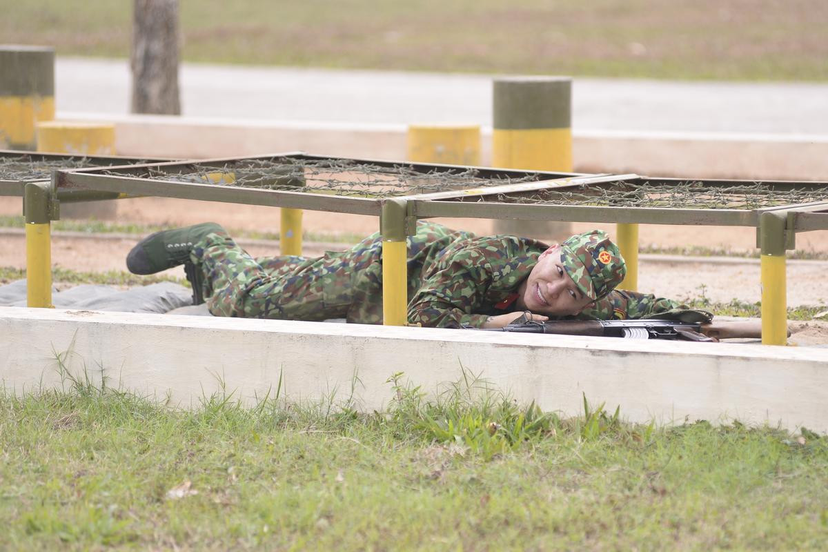 Sao nhập ngũ: 'Cười xỉu' khi Gin Tuấn Kiệt đã 'hi sinh' mà Hoàng Tôn vẫn nhiệt tình cứu chữa Ảnh 6