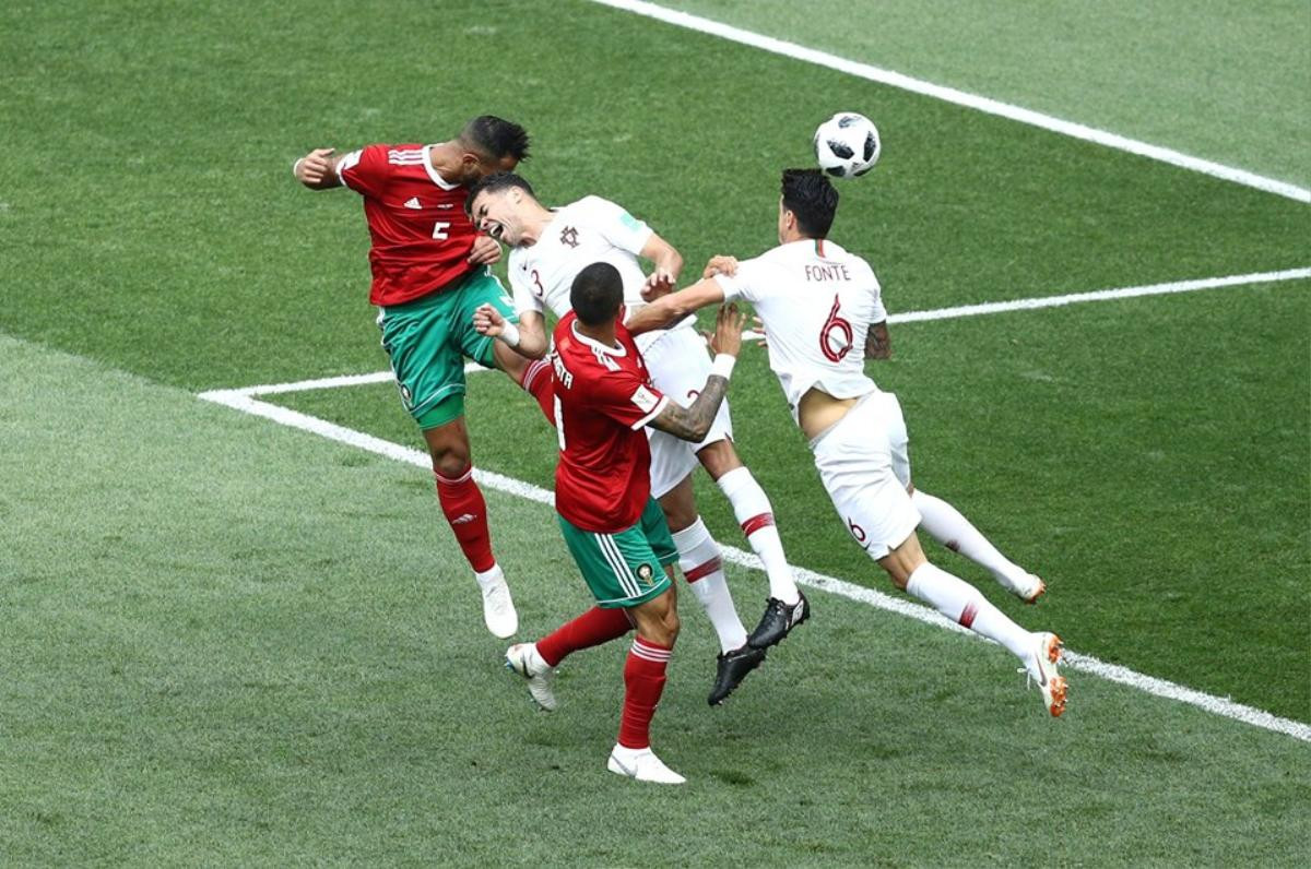 Bồ Đào Nha hạ Morocco 1-0: Ronaldo ăn vạ đến mức… 'đứt dây xấu hổ'! Ảnh 2