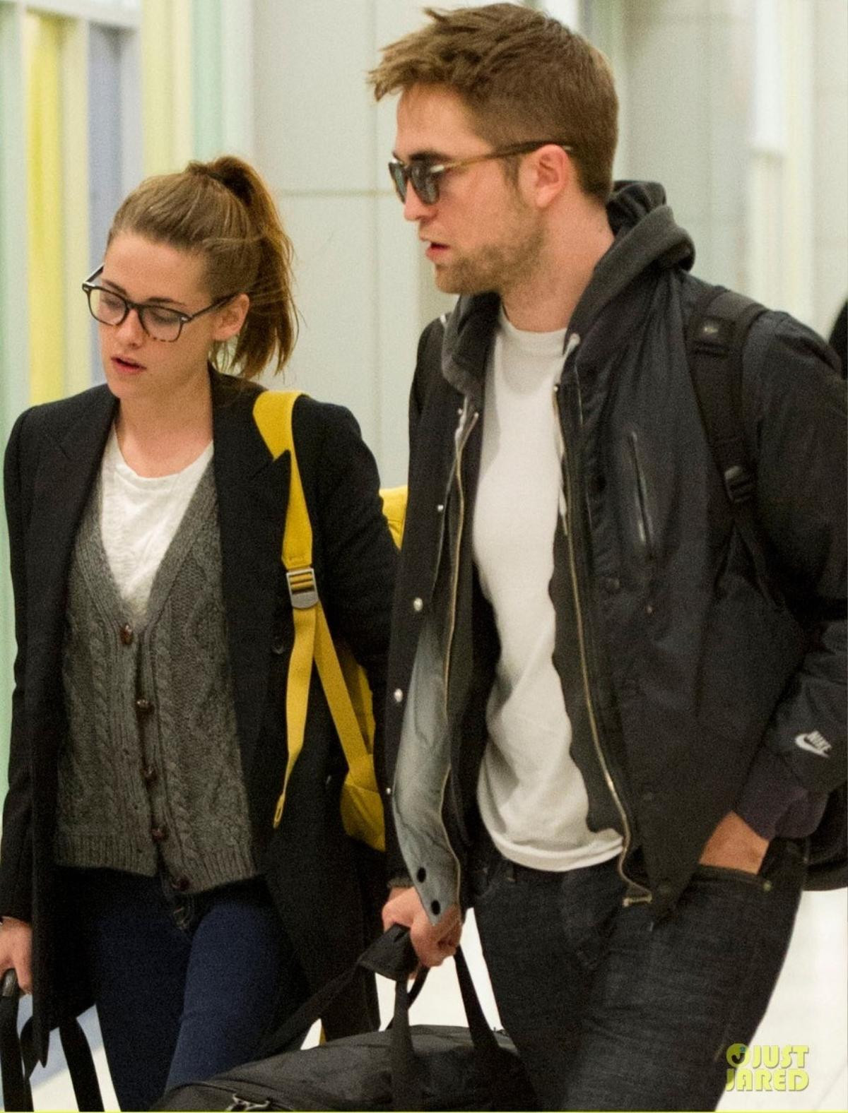 Mặc tin đồn tái hợp với Robert Pattinson, Kristen Stewart vẫn vui vẻ đi mua sắm cùng bạn gái Ảnh 1