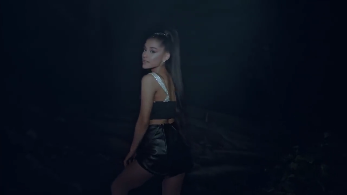 Ariana Grande tái xuất cùng Nicki Minaj trong một MV… chẳng ai hiểu nổi! Ảnh 6