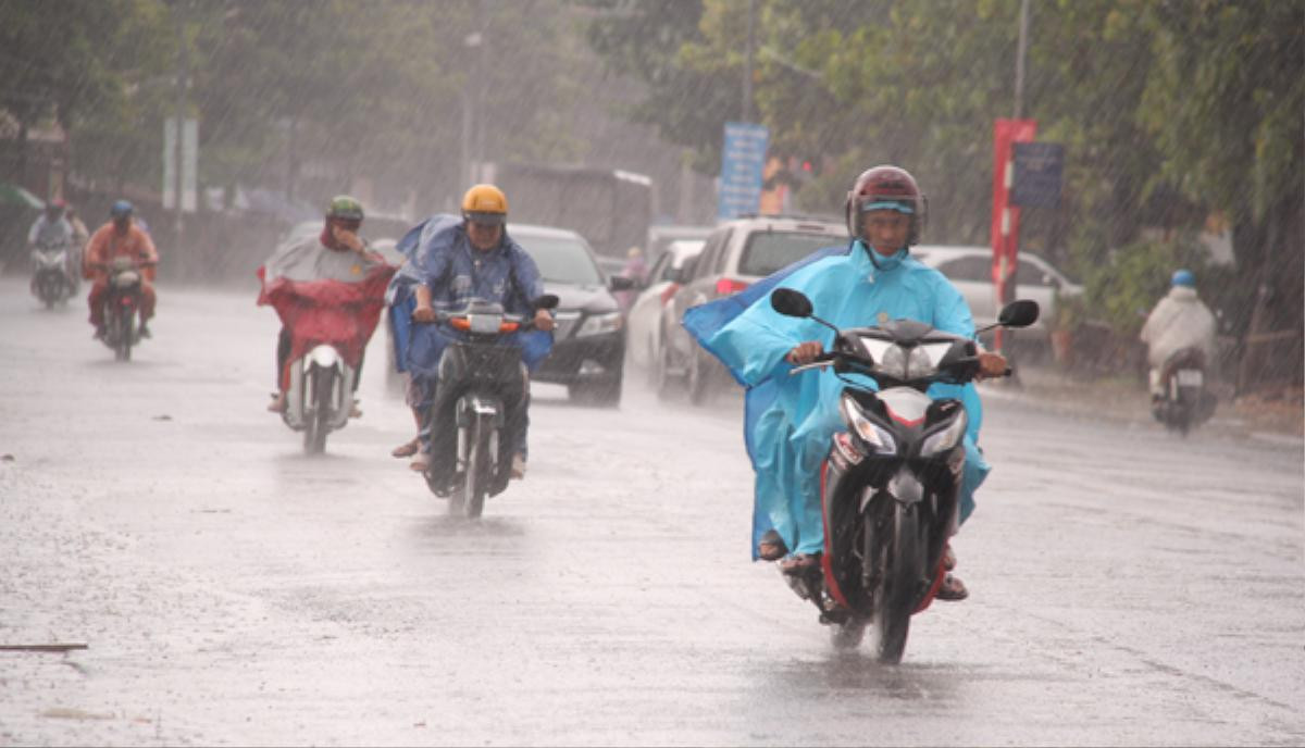 Bất chấp ngày mai có mưa rào hạ nhiệt, miền Bắc vẫn duy trì đợt nắng nóng kéo dài nhất từ đầu năm đến hết tháng 6 Ảnh 1