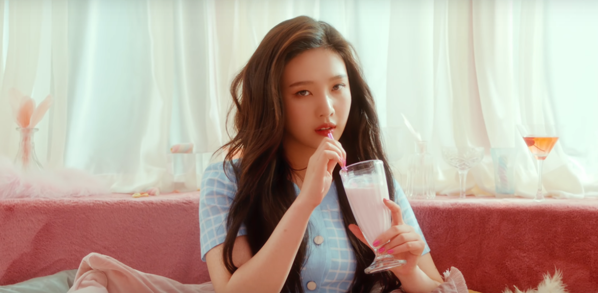 Fan mê mệt phong cách trang điểm hồng toàn tập của Red Velvet trong MV mới Ảnh 16