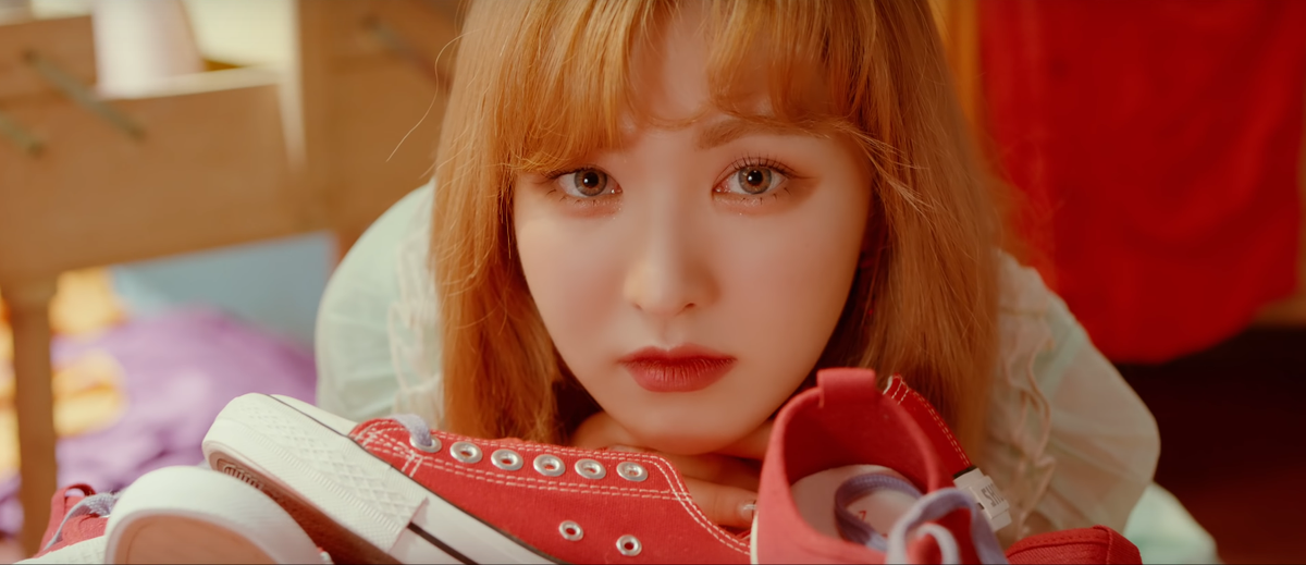 Fan mê mệt phong cách trang điểm hồng toàn tập của Red Velvet trong MV mới Ảnh 13