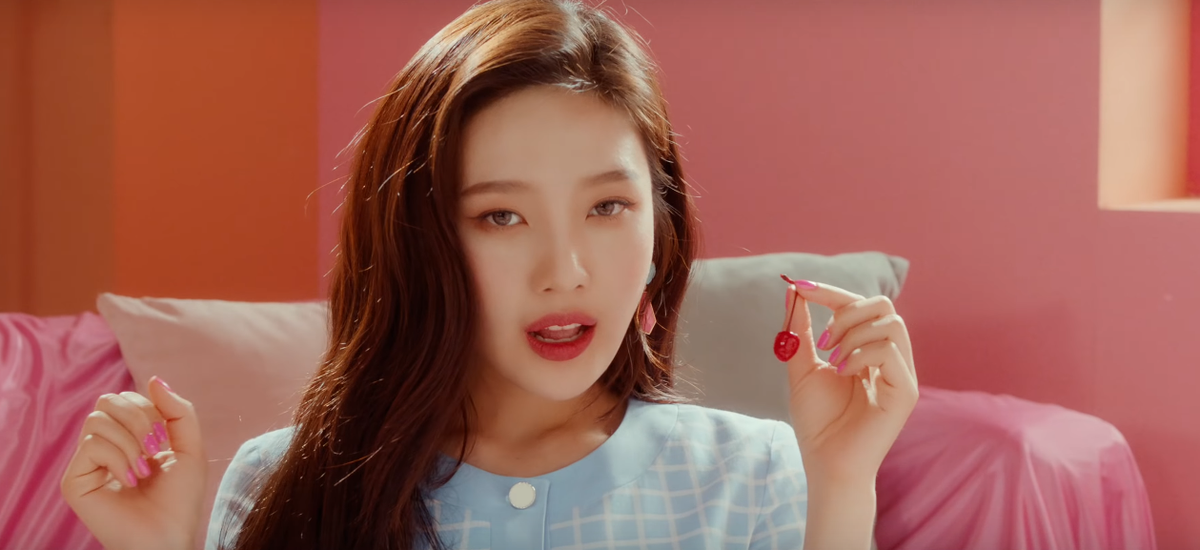 Fan mê mệt phong cách trang điểm hồng toàn tập của Red Velvet trong MV mới Ảnh 18