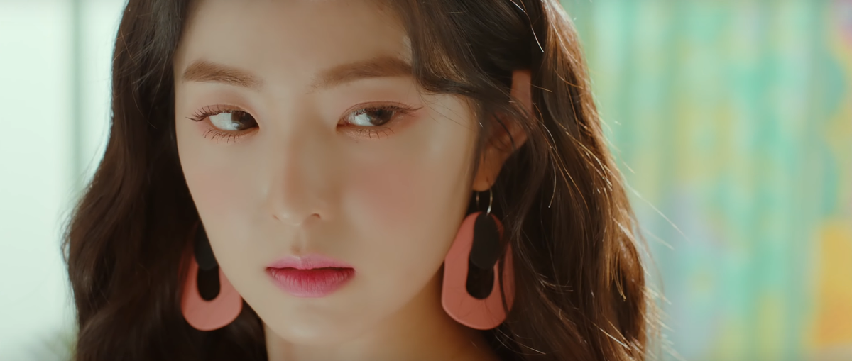 Fan mê mệt phong cách trang điểm hồng toàn tập của Red Velvet trong MV mới Ảnh 11