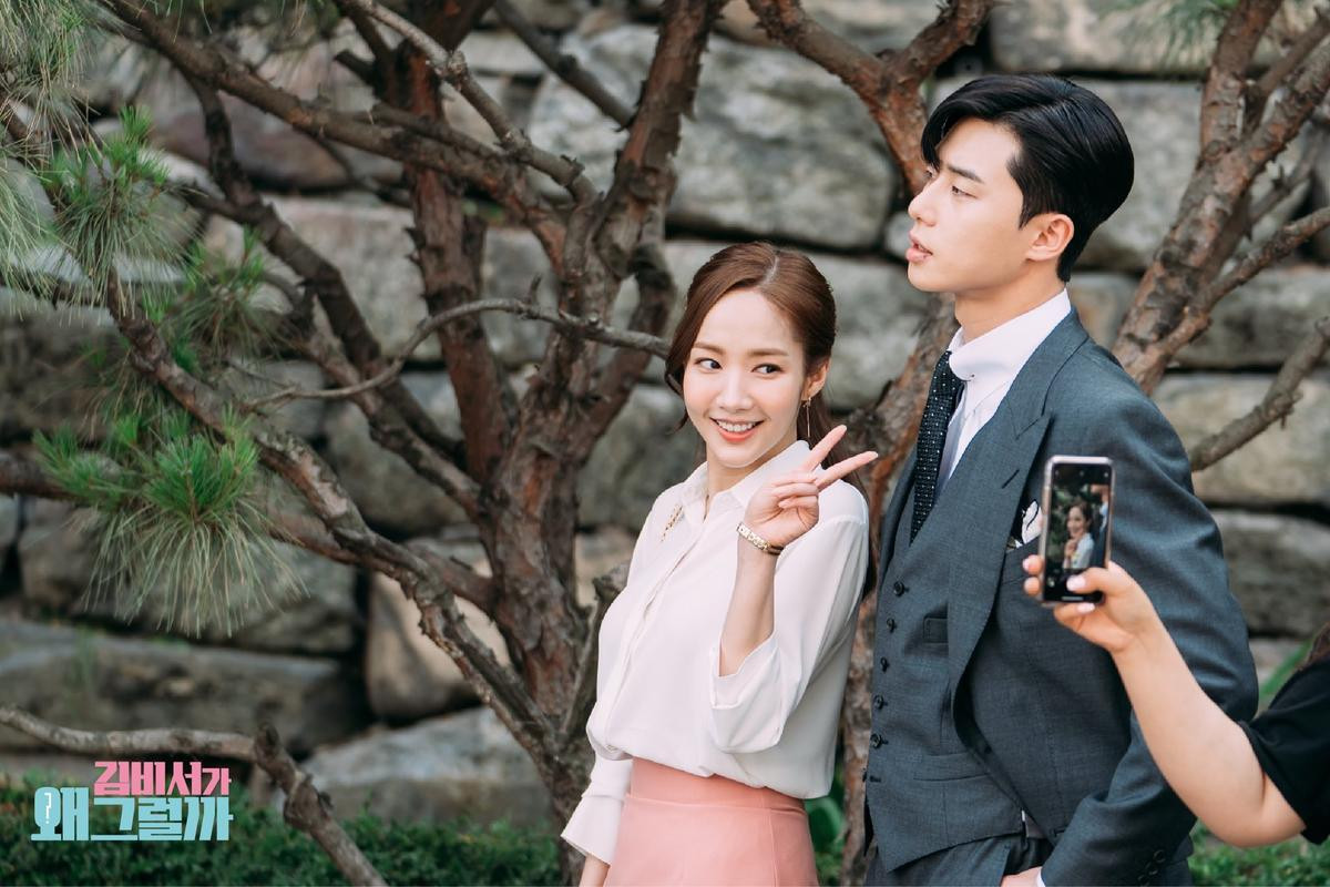 'Thư ký Kim' tung ảnh hậu trường siêu đáng yêu của Park Min Young và Park Seo Joon Ảnh 6