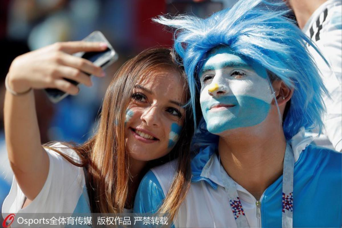 Hình ảnh các CĐV nữ xinh đẹp trên khán đài cổ vũ World Cup khiến người ta phải ùn ùn kéo đến Nga! Ảnh 9