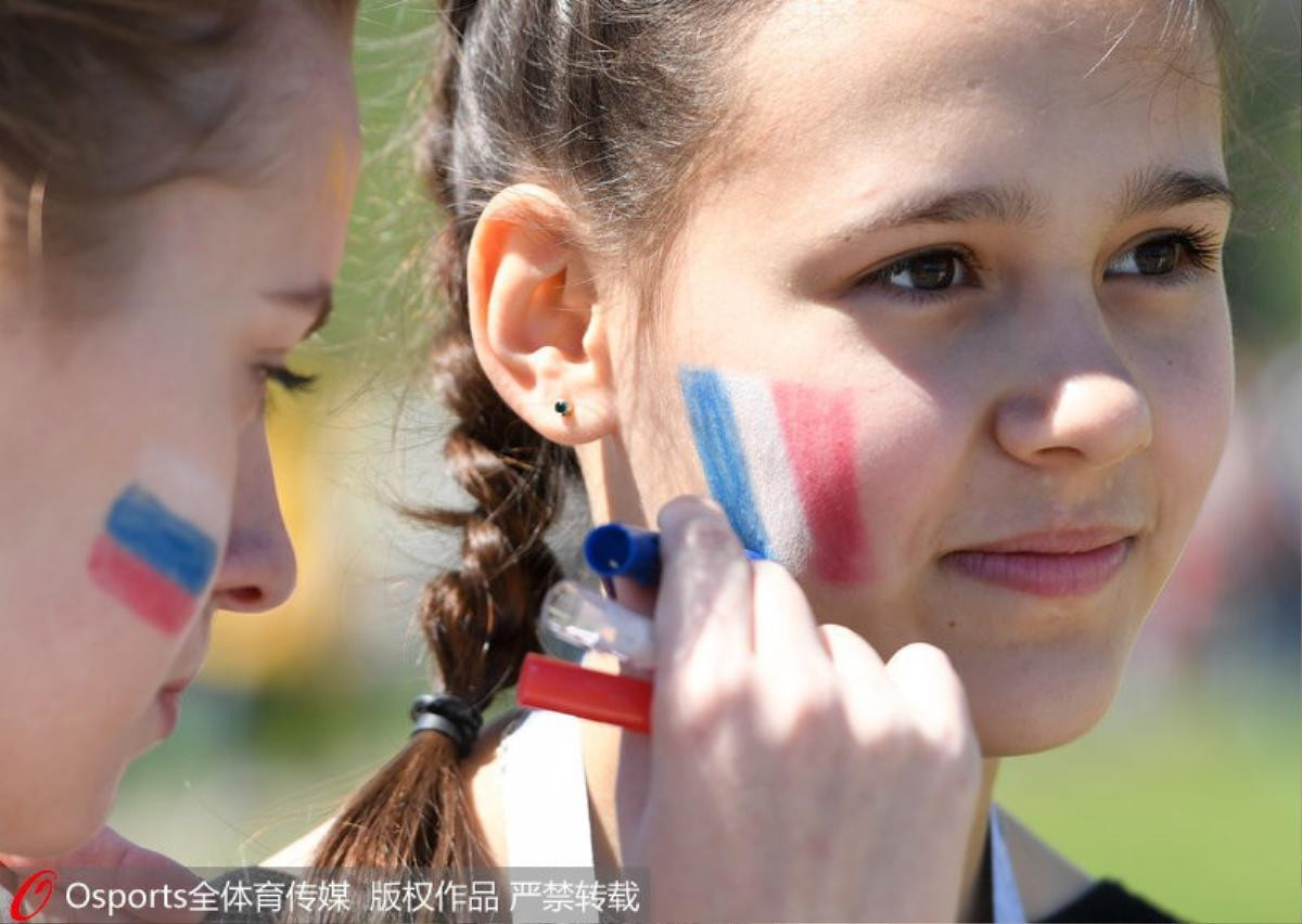 Hình ảnh các CĐV nữ xinh đẹp trên khán đài cổ vũ World Cup khiến người ta phải ùn ùn kéo đến Nga! Ảnh 10