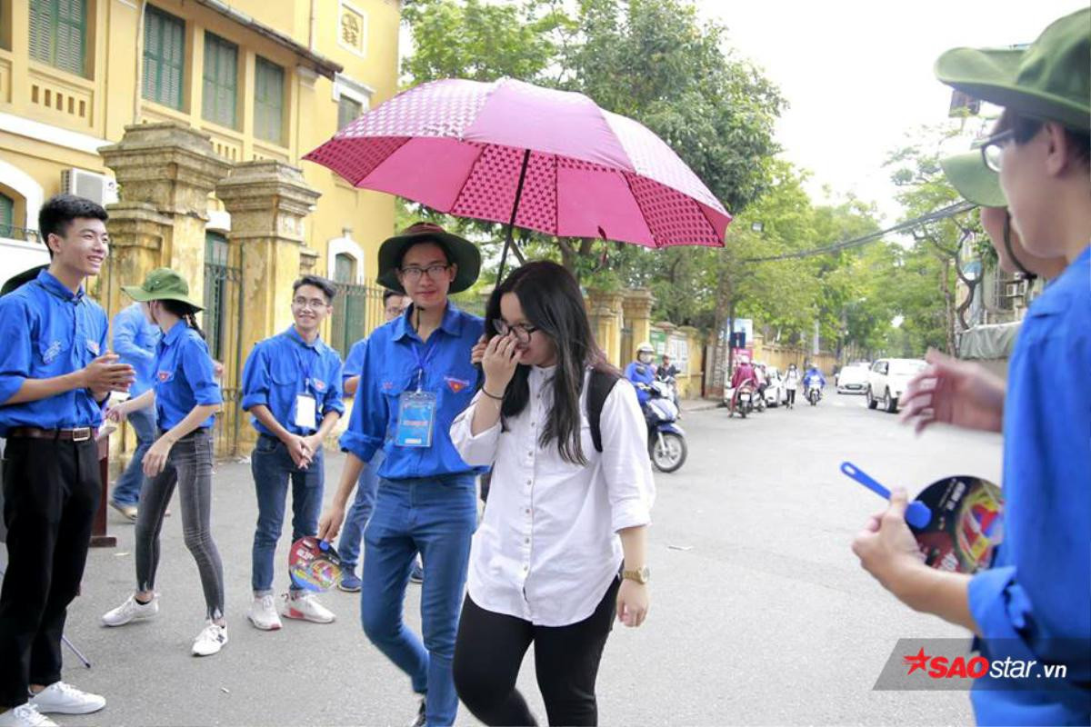 Không chỉ là bước ngoặt trong cuộc đời sĩ tử, THPT quốc gia còn là kỳ thi ghi dấu thanh xuân rực rỡ của sinh viên tình nguyện Ảnh 7