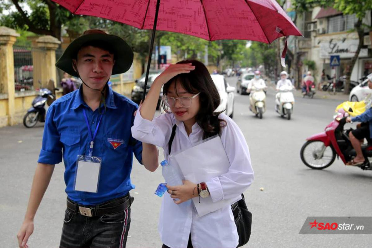 Không chỉ là bước ngoặt trong cuộc đời sĩ tử, THPT quốc gia còn là kỳ thi ghi dấu thanh xuân rực rỡ của sinh viên tình nguyện Ảnh 6