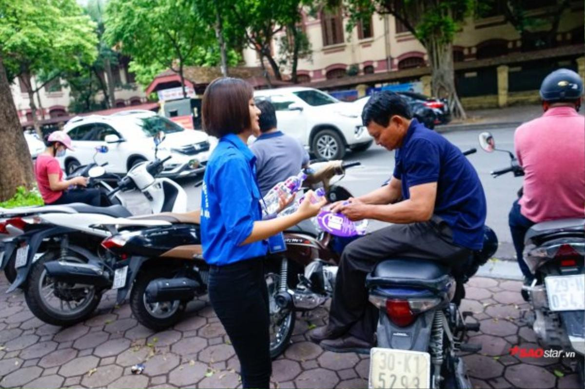 Sinh viên tình nguyện mùa thi THPT quốc gia - Nỗi lòng người vất vả vì sĩ tử nhưng vẫn bị chê không tiếc lời Ảnh 12