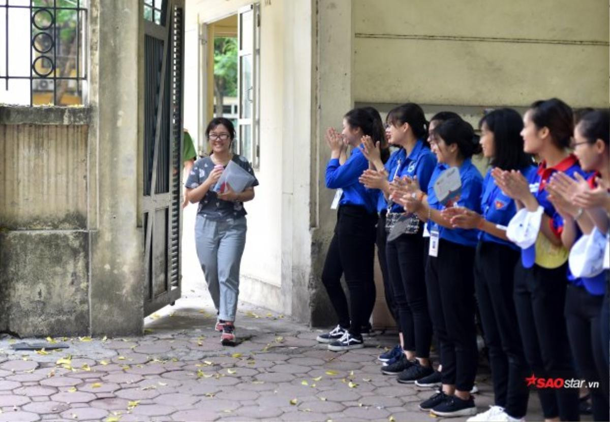 Sinh viên tình nguyện mùa thi THPT quốc gia - Nỗi lòng người vất vả vì sĩ tử nhưng vẫn bị chê không tiếc lời Ảnh 3