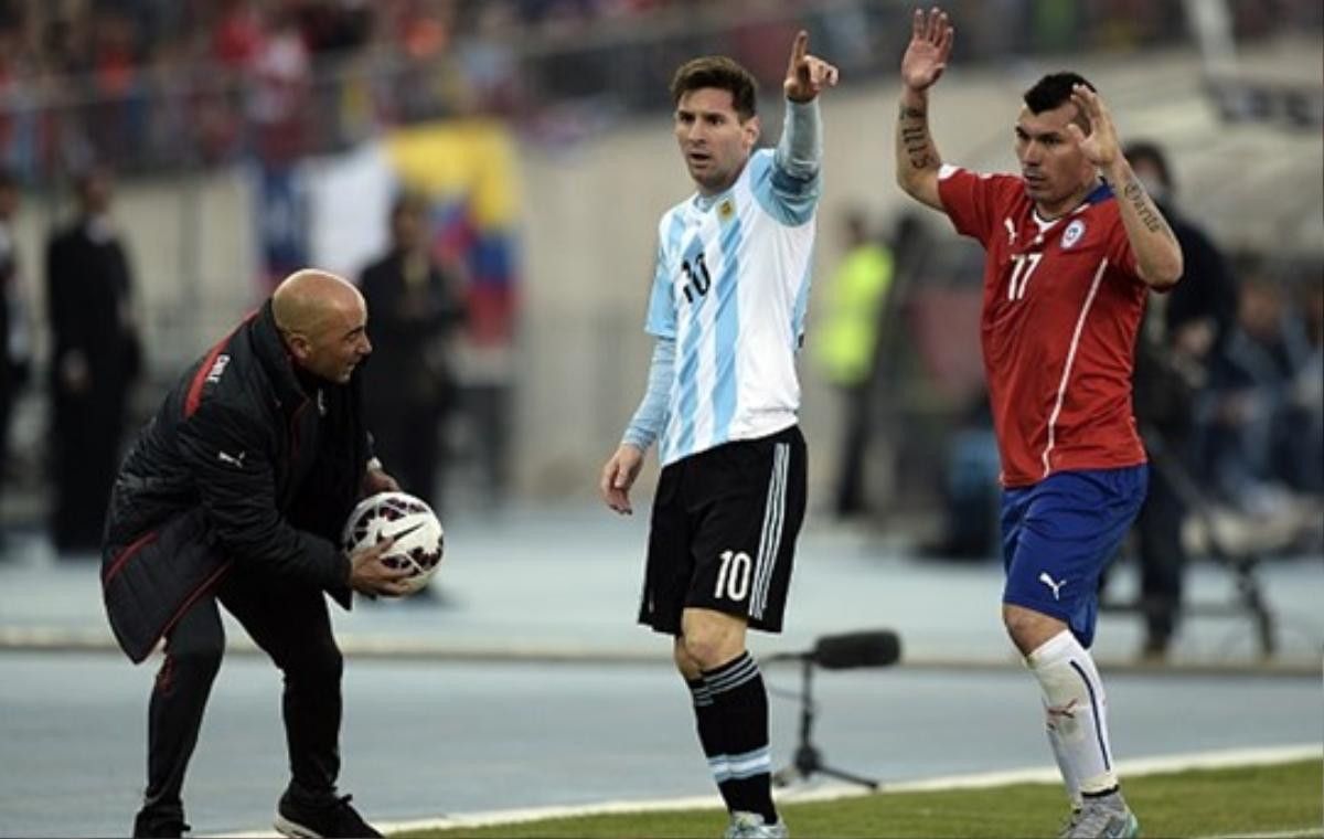 Cách Messi biến HLV Sampaoli thành xác sống Ảnh 1