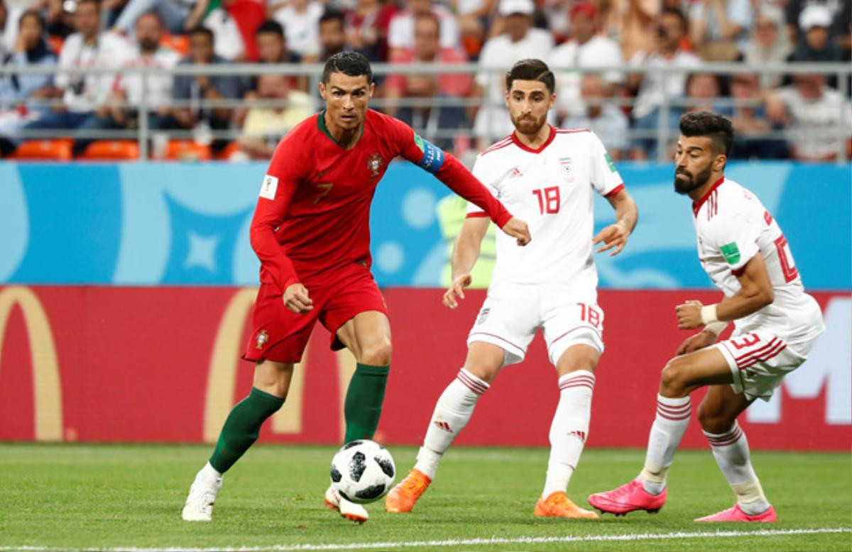 Cận cảnh 'trọng tài' VAR phán xử Ronaldo và Tây Ban Nha, suýt đưa Bồ Đào Nha về nước Ảnh 4