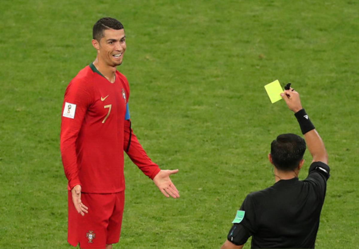 Cận cảnh 'trọng tài' VAR phán xử Ronaldo và Tây Ban Nha, suýt đưa Bồ Đào Nha về nước Ảnh 3