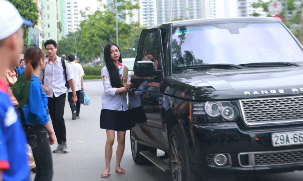 Cư dân mạng thi nhau truy link của nữ sinh xinh đẹp đi thi THPT bằng siêu xe Range Rover Ảnh 1