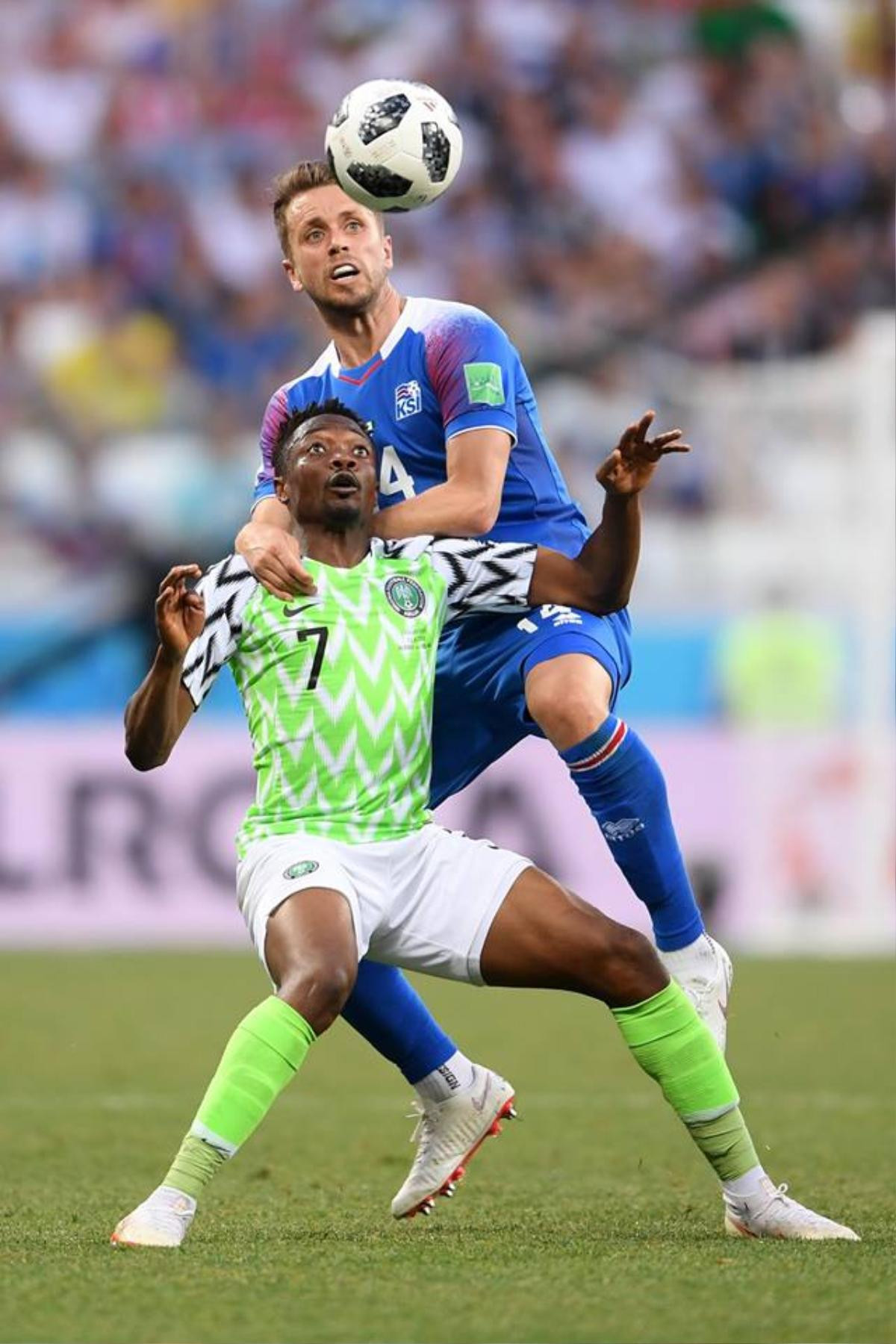 Kẻ đe dọa số phận Argentina - Ahmed Musa: Mồ côi cha, từng đi bán xăng và yêu thầm M.U Ảnh 1