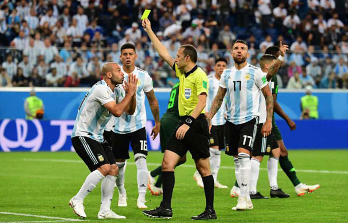 Đổ máu, ‘chiến binh’ của ĐT Argentina vẫn nỗ lực thi đấu Ảnh 9