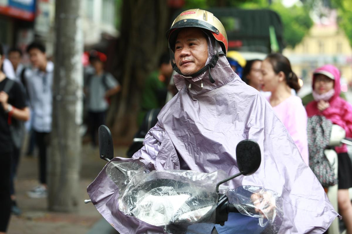 Hôm nay gần 1 triệu sĩ tử cả nước được nghỉ ngơi, kết thúc kỳ thi căng thẳng nhất năm THPT quốc gia 2018 Ảnh 9