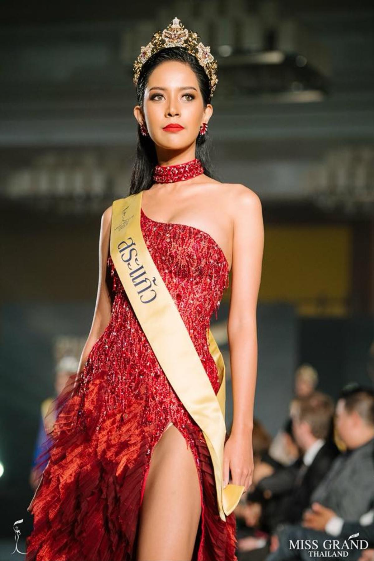 Bạn đã xem màn chào sân đầy ấn tượng của dàn thí sinh Miss Grand Thailand 2018 chưa? Ảnh 7