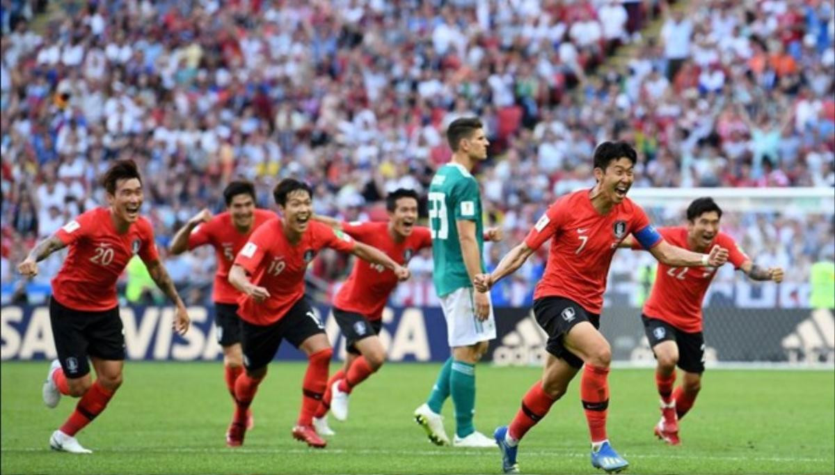 Đức bị loại khỏi World Cup: Khoảnh khắc dàn cầu thủ “đẹp hơn hoa” rơi nước mắt, chị em tan nát cõi lòng! Ảnh 14