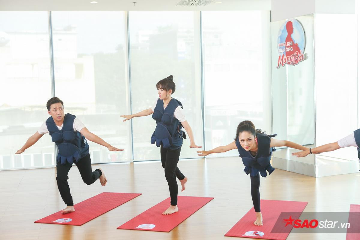 'Thánh lầy' Hương Giang sợ rụng mi giả, Trấn Thành không phục kết quả ở thử thách tập Yoga Ảnh 7