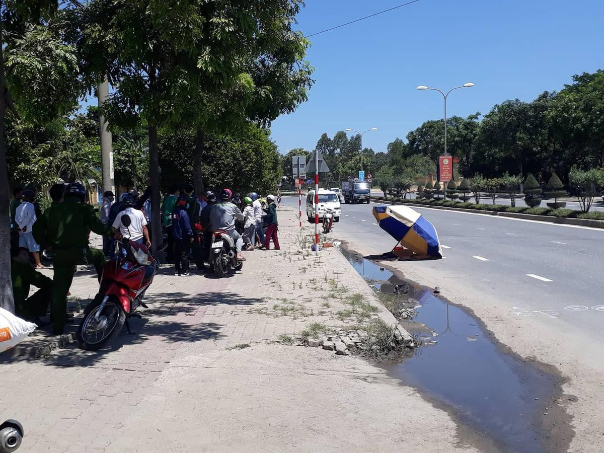 Cha mẹ gào khóc bên thi thể con gái 5 tuổi bị xe tải cán tử vong thương tâm Ảnh 3