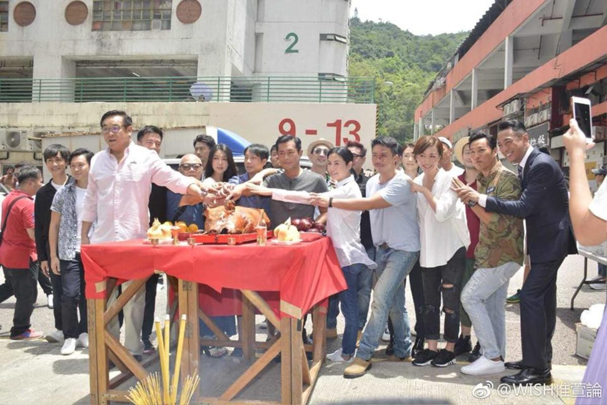 Cổ Thiên Lạc tình tứ khoác vai Tuyên Huyên trong lễ khai máy phim điện ảnh 'Phạm tội hiện trường' Ảnh 11