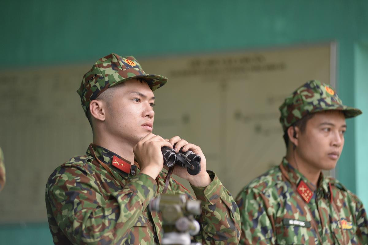 Gin Tuấn Kiệt hát hit Hoài Lâm, Hoàng Tôn - Bảo Kun hí hửng vì được tặng xe tăng trước khi 'xuất ngũ' Ảnh 3