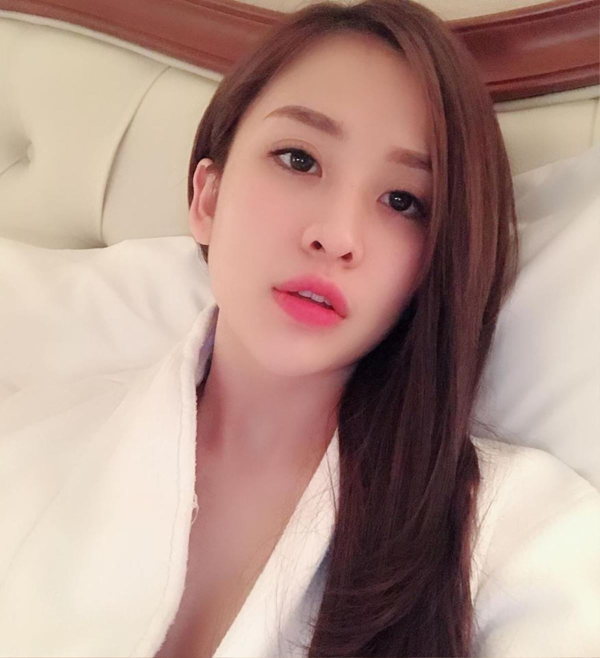 Clip tình cảm của 2 hotgirl Sài Gòn khiến người ta tự hỏi 'Gái đẹp giờ cũng quay sang yêu nhau rồi sao?' Ảnh 2