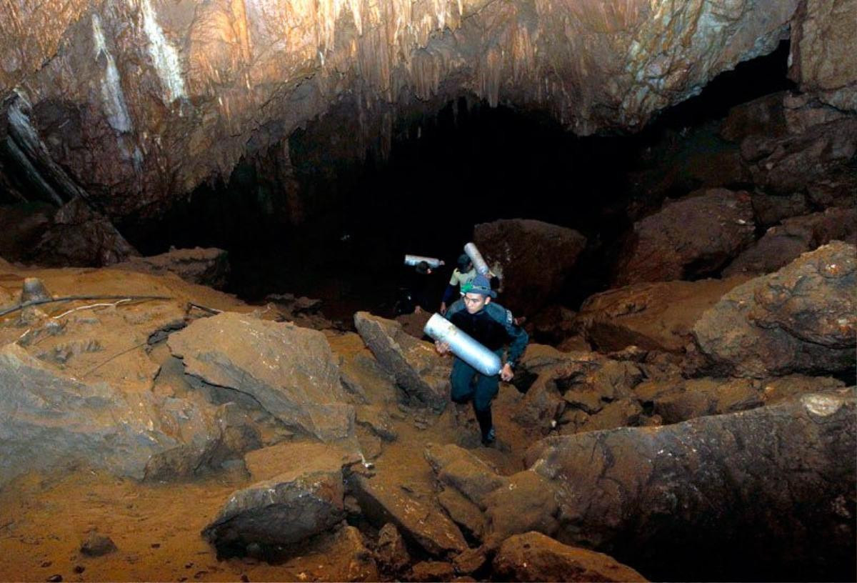 Bên trong hang Tham Luang, nơi đội bóng Thái Lan mắc kẹt 10 ngày Ảnh 15