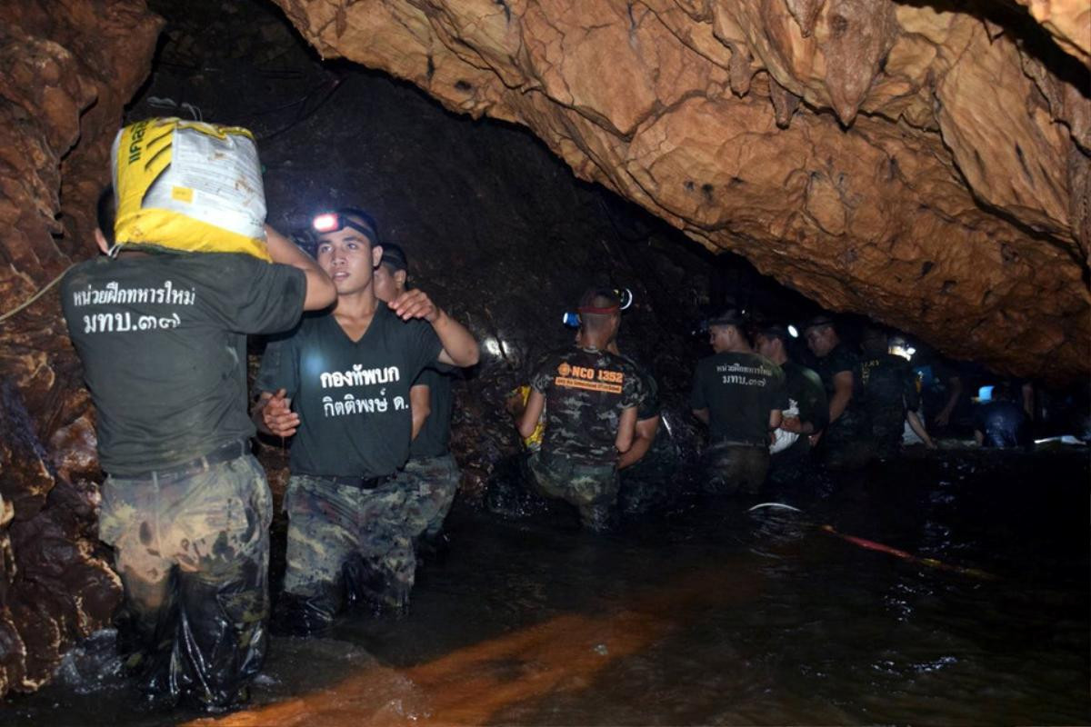 Bên trong hang Tham Luang, nơi đội bóng Thái Lan mắc kẹt 10 ngày Ảnh 5