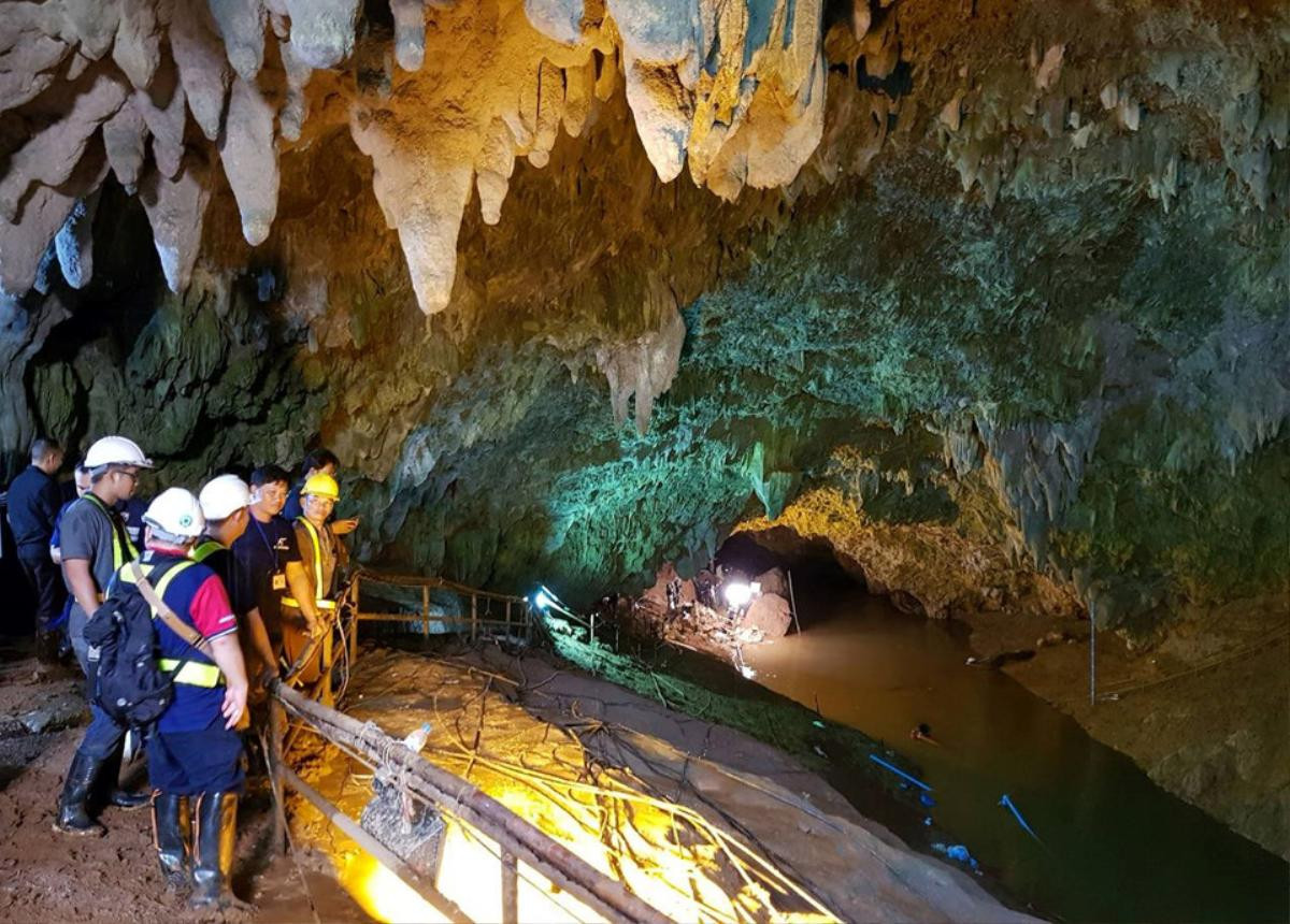 Bên trong hang Tham Luang, nơi đội bóng Thái Lan mắc kẹt 10 ngày Ảnh 7